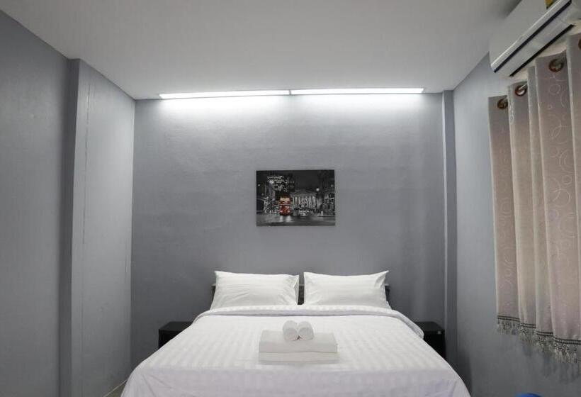 Номер Deluxe, The Money Inn