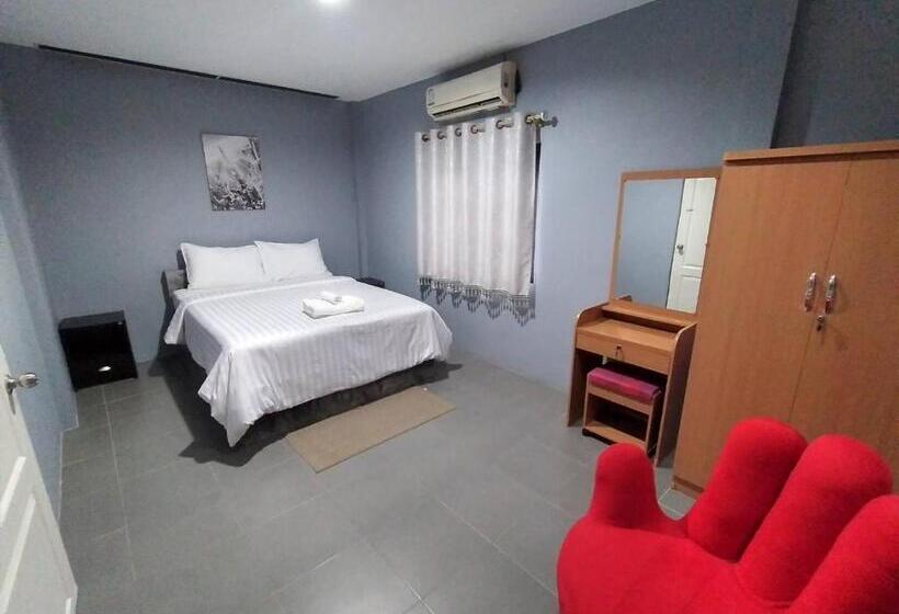 Номер Deluxe, The Money Inn