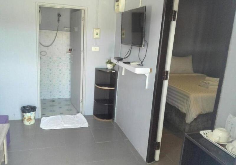 Номер Deluxe, The Money Inn