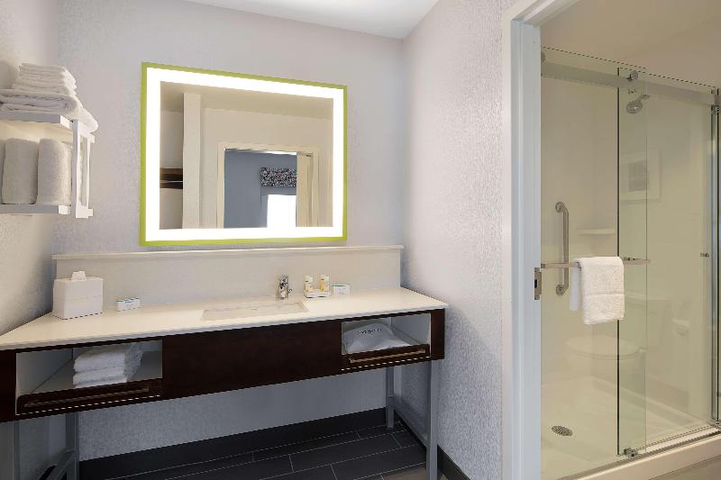 سوئیت با تخت بزرگ, Hampton Inn & Suites Raleigh Midtown