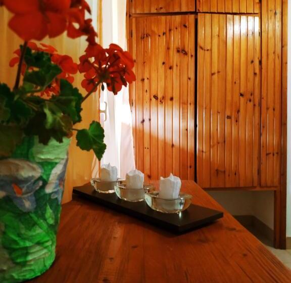 带阳台的豪华间, Oleander S Garden Traditional Cretan Cottage