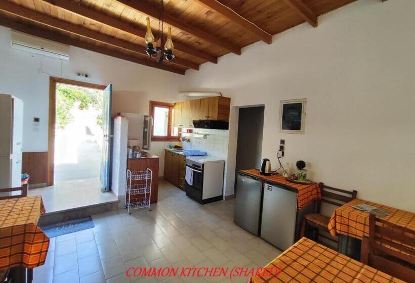 带阳台的三人标准间, Oleander S Garden Traditional Cretan Cottage