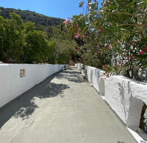 带阳台的三人标准间, Oleander S Garden Traditional Cretan Cottage