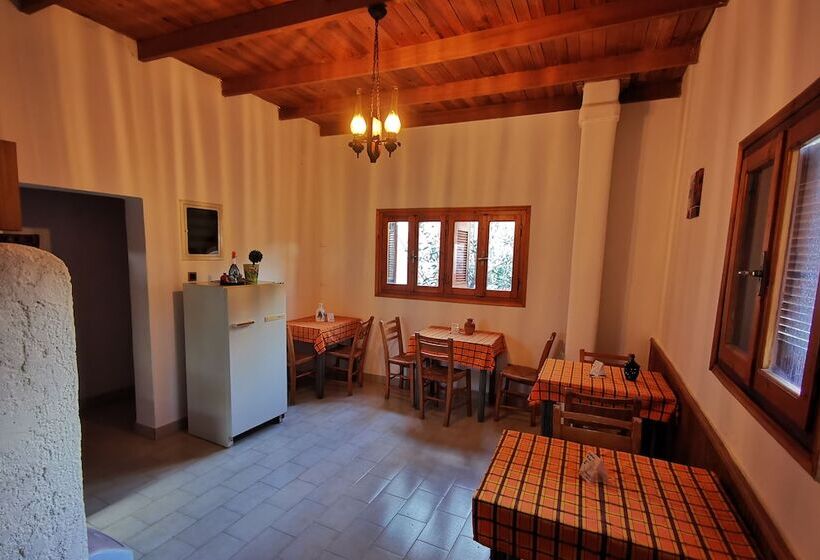 ダブルベッドスタンダードルーム, Oleander S Garden Traditional Cretan Cottage