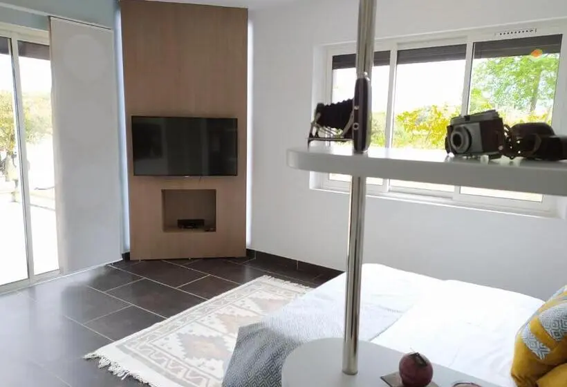 Standard Studio, Auberge Le Gabachou