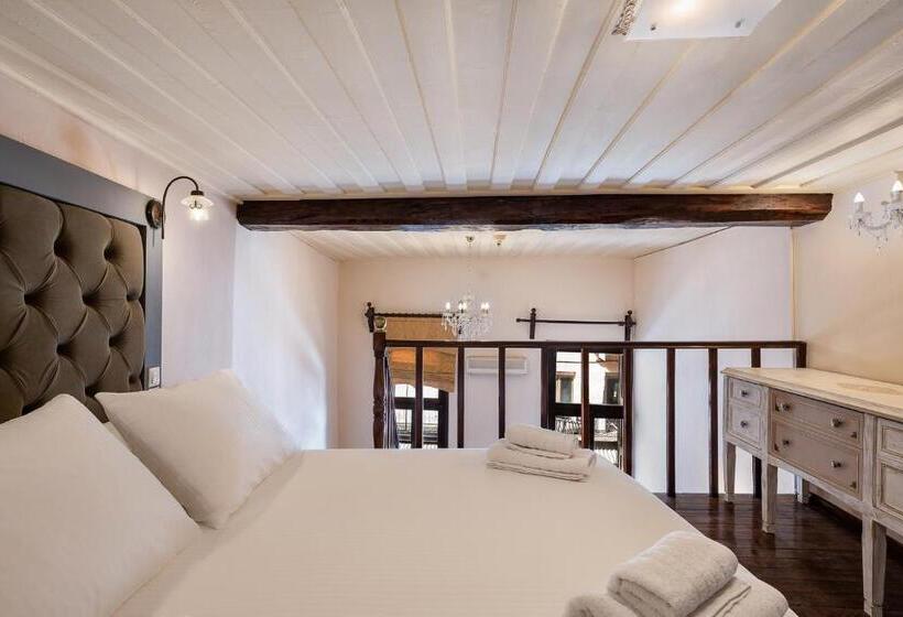 סוויטה משפחתית, Old Town Suites