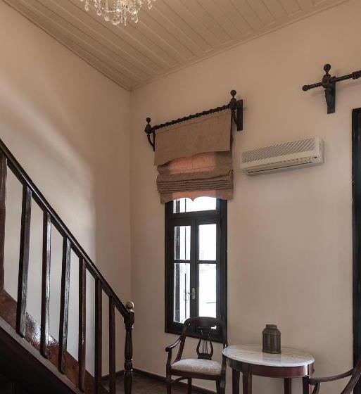 סוויטה משפחתית, Old Town Suites