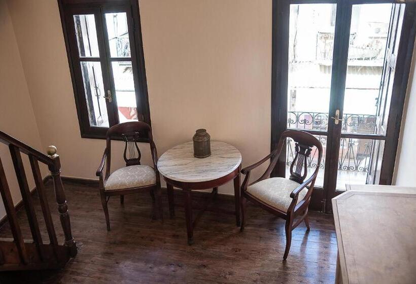 סוויטה משפחתית, Old Town Suites