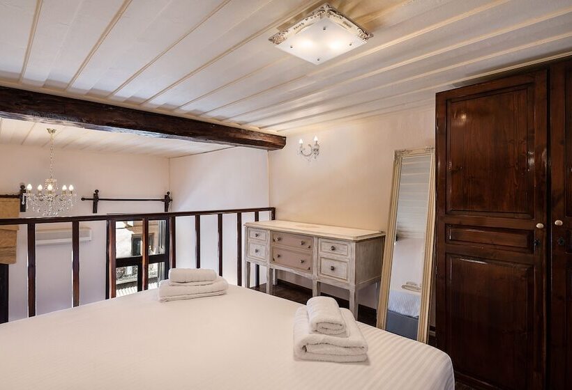 סוויטה משפחתית, Old Town Suites