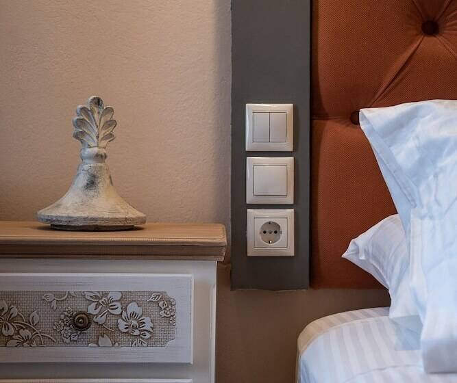 Escritório Estándar, Old Town Suites