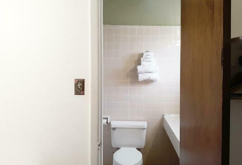 غرفة قياسية سرير كينج, Kings At Clovis