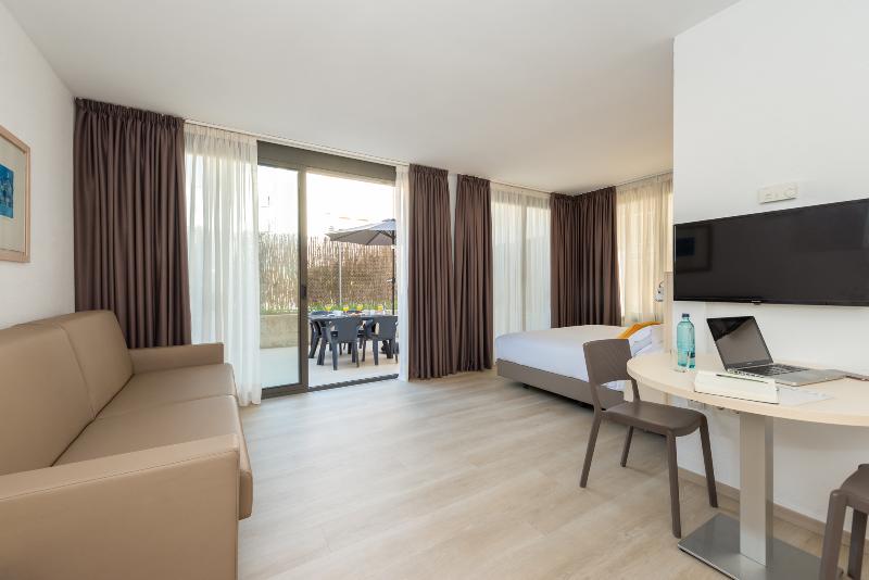 إستوديو قياسى, Atenea Park Suites & Apartments