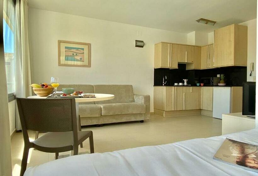 إستوديو قياسى, Atenea Park Suites & Apartments