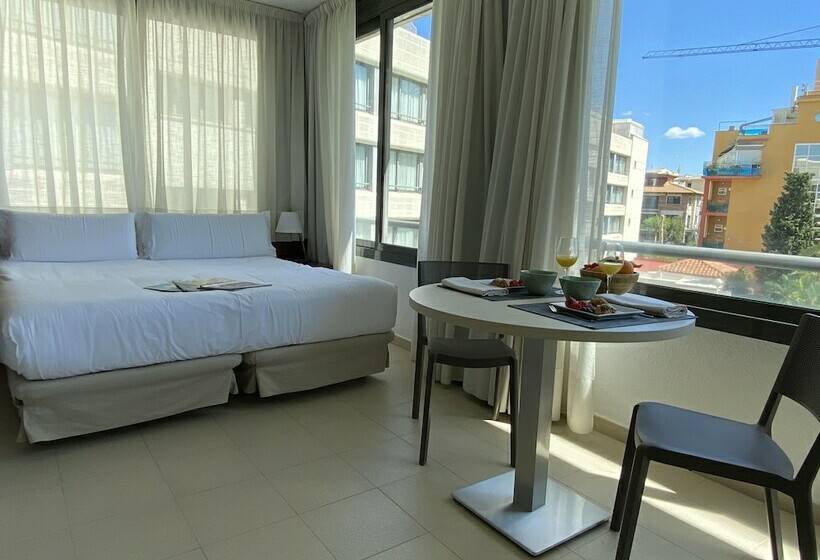 إستوديو قياسى, Atenea Park Suites & Apartments