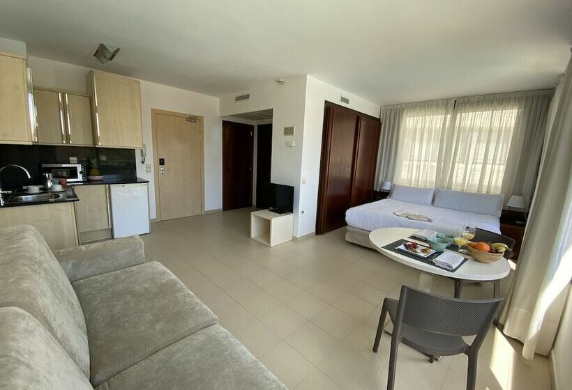 إستوديو قياسى, Atenea Park Suites & Apartments