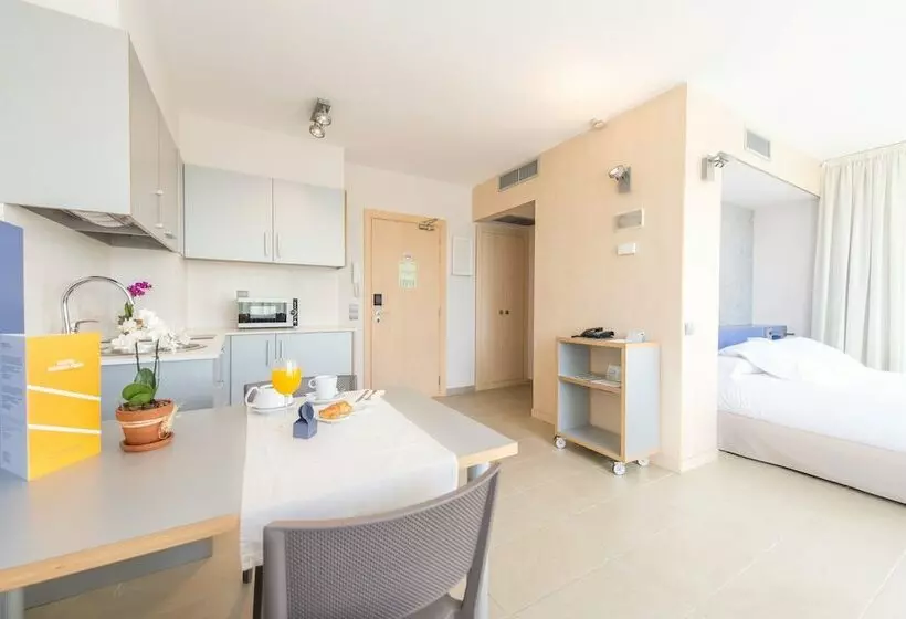 استودیوی سوپریور, Atenea Park Suites & Apartments