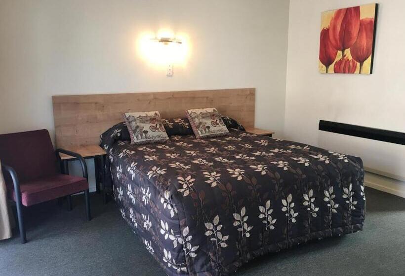 استودیوی استاندارد, Fenton Court Motel