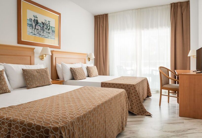Стандартный четырехместный номер с видом на бассейн, ALEGRIA Costa Ballena Aquafun