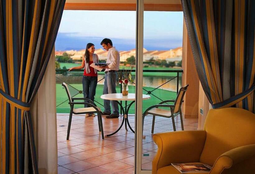 Habitación Triple Deluxe, Alicante Golf