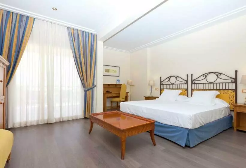 اتاق لوکس, Alicante Golf