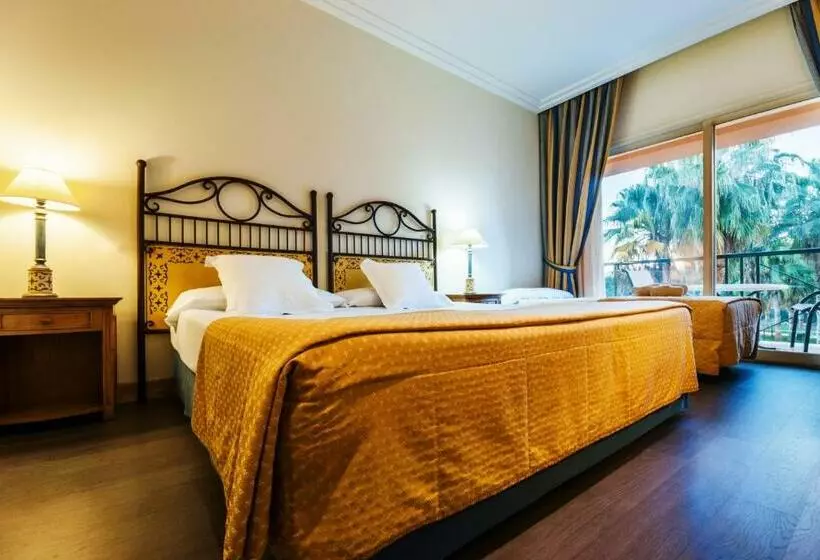 اتاق استاندارد با چشم‌انداز دریاچه, Alicante Golf