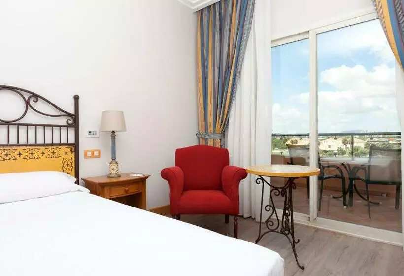 اتاق استاندارد با چشم‌انداز دریاچه, Alicante Golf