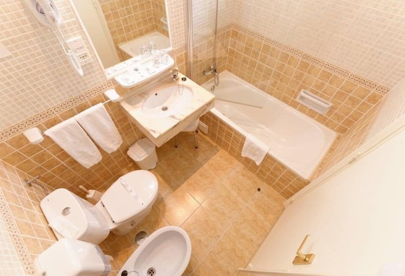 غرفة قياسية مزوَّدة بشُرفة, Baía Beach