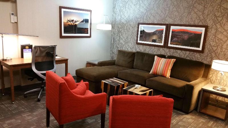 מיטת קינג בסוויטה, Best Western Plus Cottontree Inn