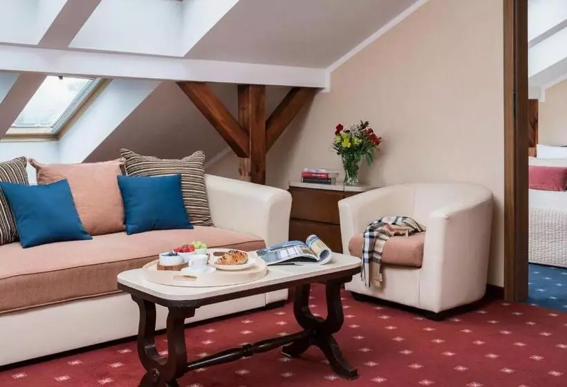 آپارتمان خانوادگی, Booking Hotel Crown Piast & Spa
