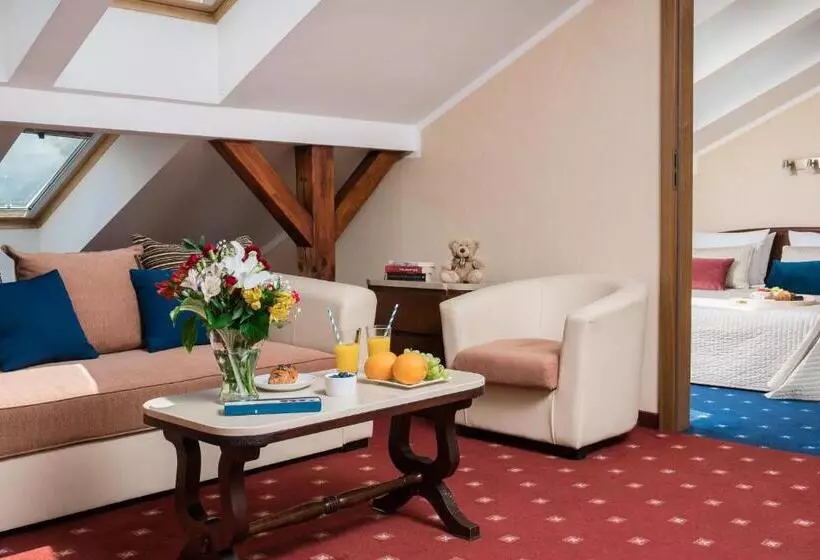 آپارتمان خانوادگی, Booking Hotel Crown Piast & Spa