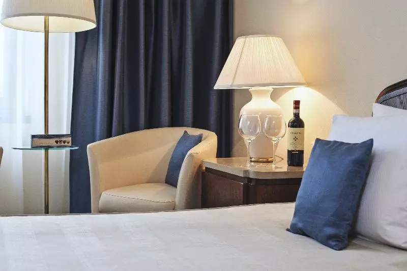 اتاق استاندارد, Booking Hotel Crown Piast & Spa