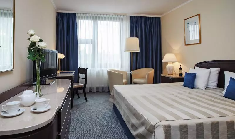 اتاق استاندارد, Booking Hotel Crown Piast & Spa