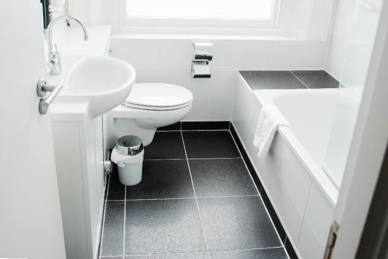 חדר אקזקיוטיב, Episode