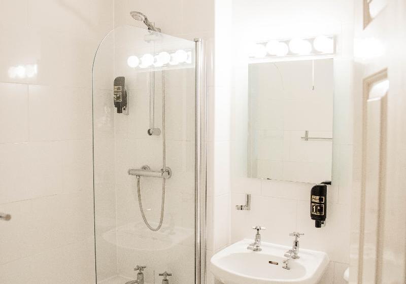 חדר סטנדרט, Episode