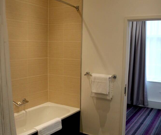 חדר סטנדרט מותאם לאדם עם מוגבלויות, Holiday Inn Darlington A1 Scotch Corner, An Ihg