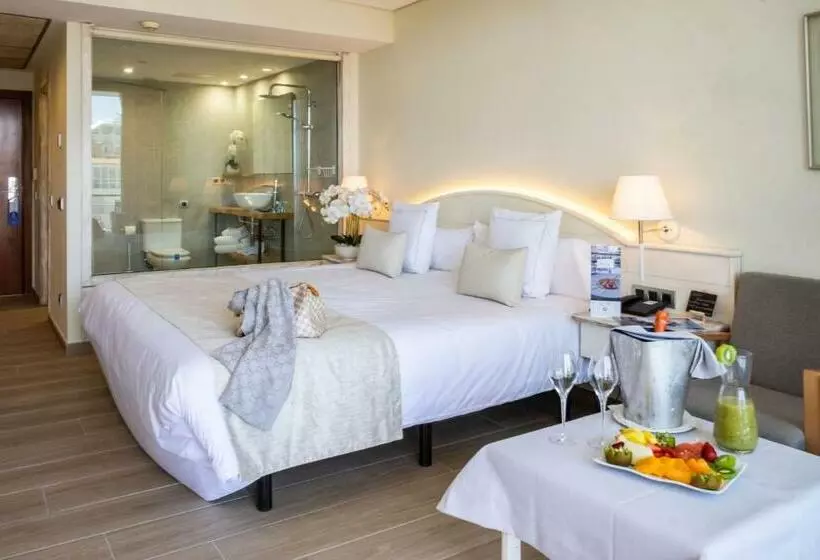 Standard Triple Room with Terrace, Port Salins