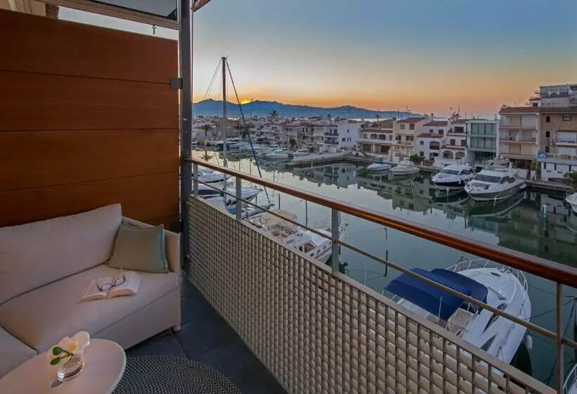 Deluxe Suite Sea View, Port Salins