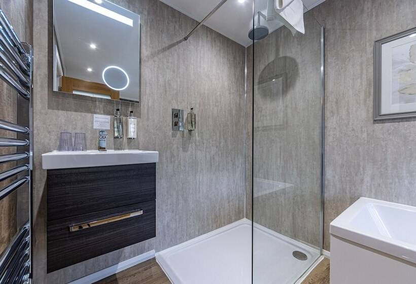 غرفة تنفيذية, Crossways