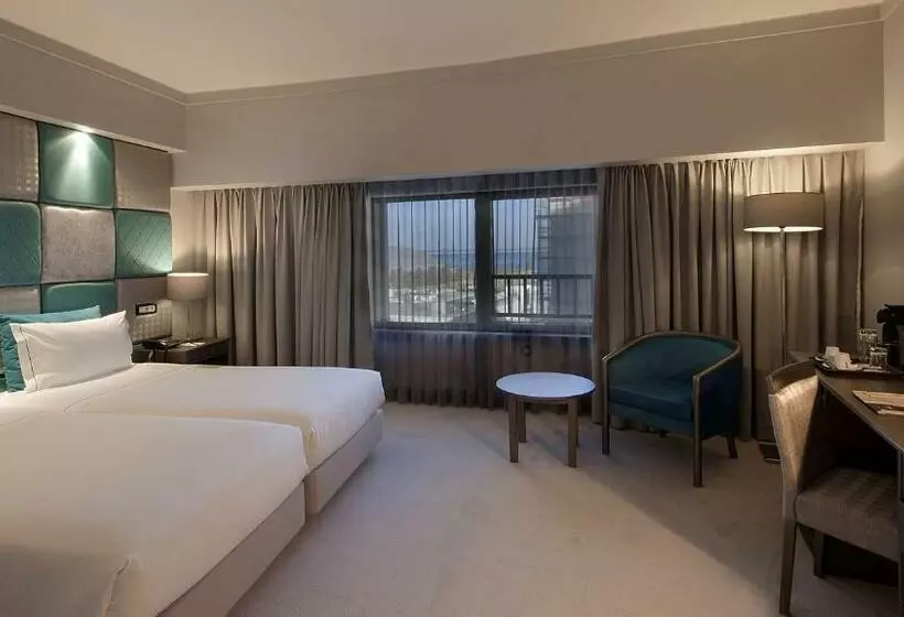 Quarto Familiar Comunicado, Tivoli Oriente Lisboa