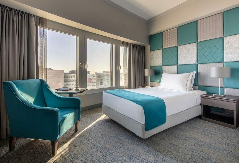 اتاق خانوادگی تودرتو, Tivoli Oriente Lisboa