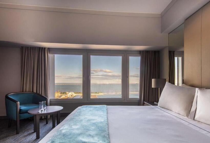 Deluxe room with river view, Tivoli Oriente Lisboa