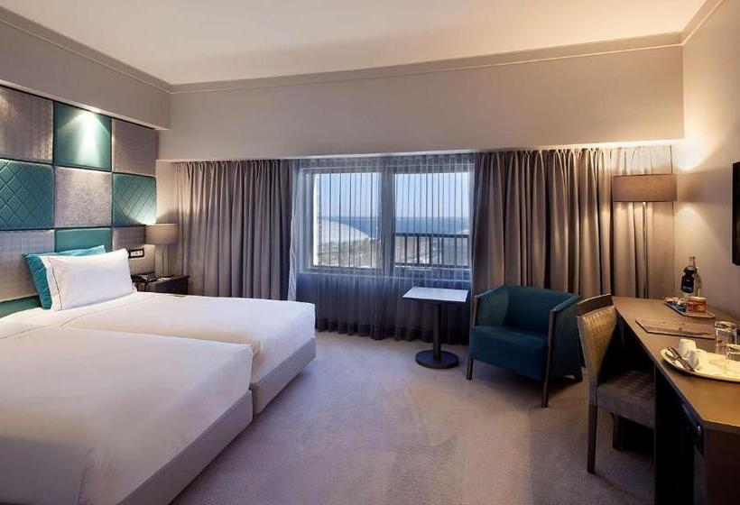 Deluxe room with river view, Tivoli Oriente Lisboa