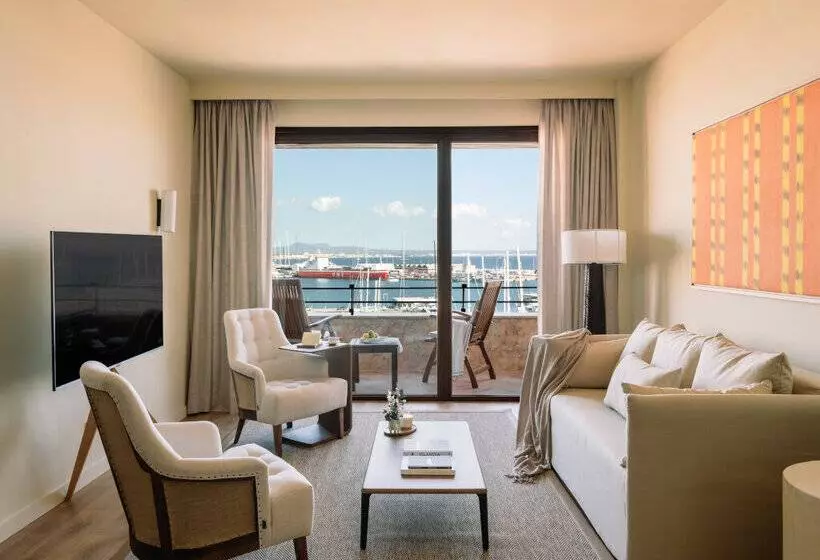 سوییت با چشم‌انداز دریا, Victoria Gran Meliá