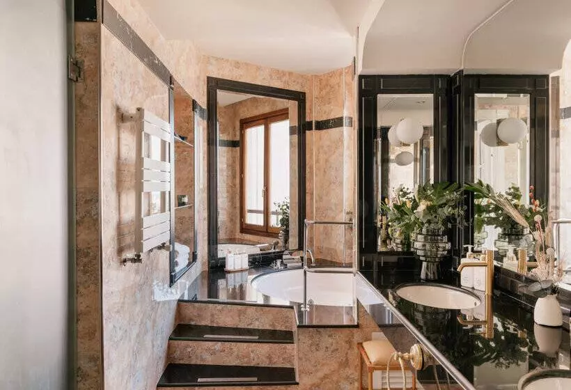 سوییت با چشم‌انداز دریا, Victoria Gran Meliá