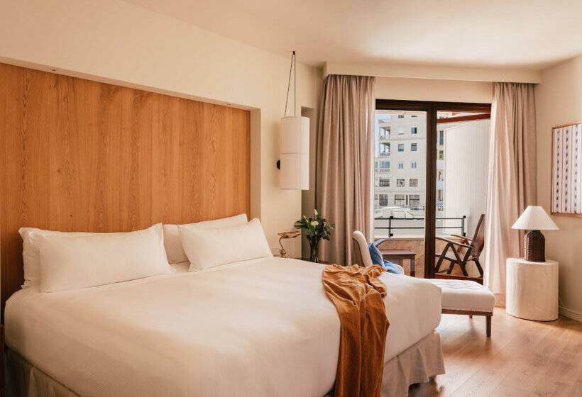 디럭스 룸 측면 바다 전망, Victoria Gran Meliá
