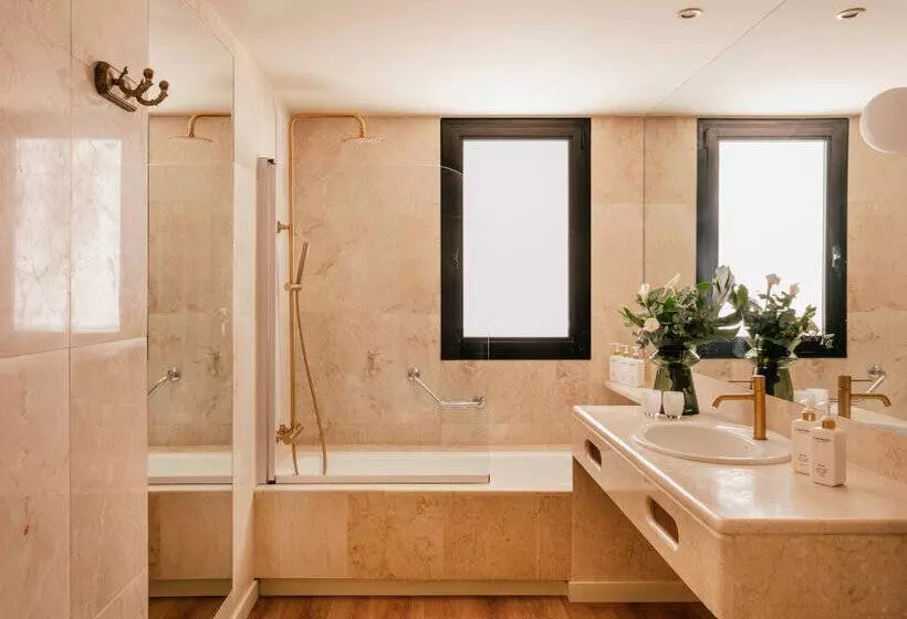 اتاق لوکس با چشم‌انداز دریا, Victoria Gran Meliá