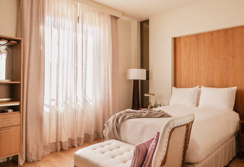 Номер Deluxe Вид на Море Боковой, Victoria Gran Meliá