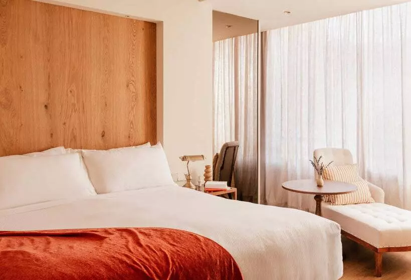 اتاق لوکس با چشم‌انداز دریا, Victoria Gran Meliá