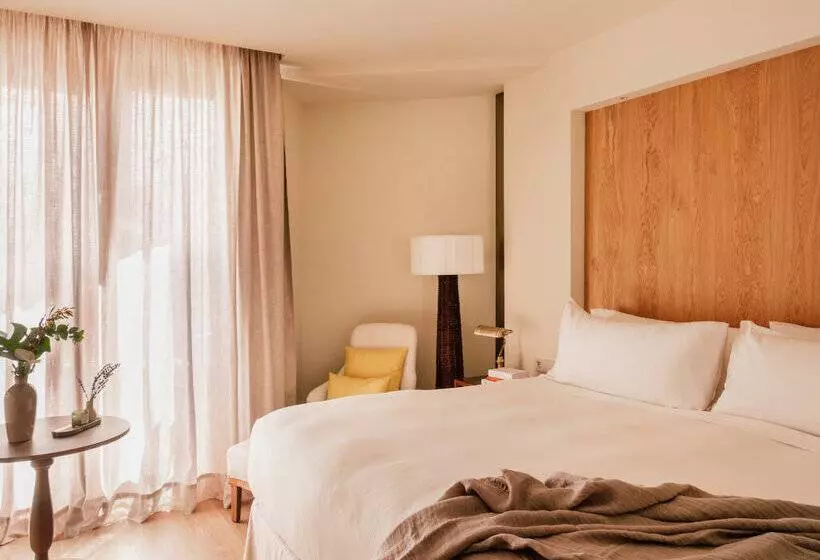 اتاق لوکس با چشم‌انداز دریا, Victoria Gran Meliá