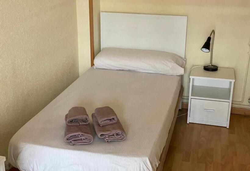 اتاق استاندارد یک نفره, Residencia 12 Octubre